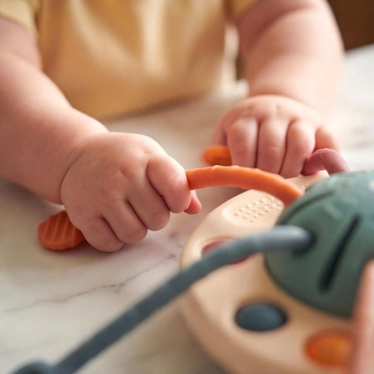 Montessori Silicone Pulling Toy